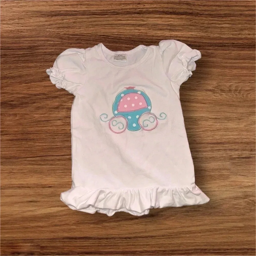 Embroidered Princess Carriage shirt with polka dot shorts. XXS (12m)